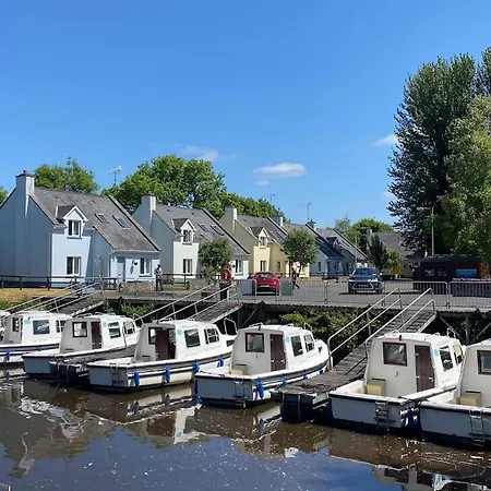 Semesterbostad Leitrim Quay - Riverside 2 *